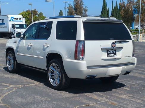 Used 2014 Cadillac Escalade Premium AWD/4WD image 8