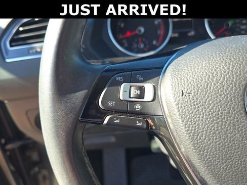 Used 2020 Volkswagen Tiguan SE FWD image 12