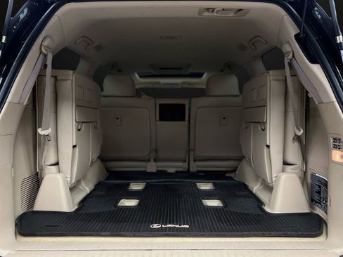 Used 2011 Lexus LX 570 4WD w/ Luxury Pkg image 16