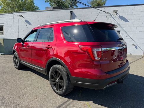 Used 2019 Ford Explorer XLT w/ Equipment Group 202A AWD/4WD image 18