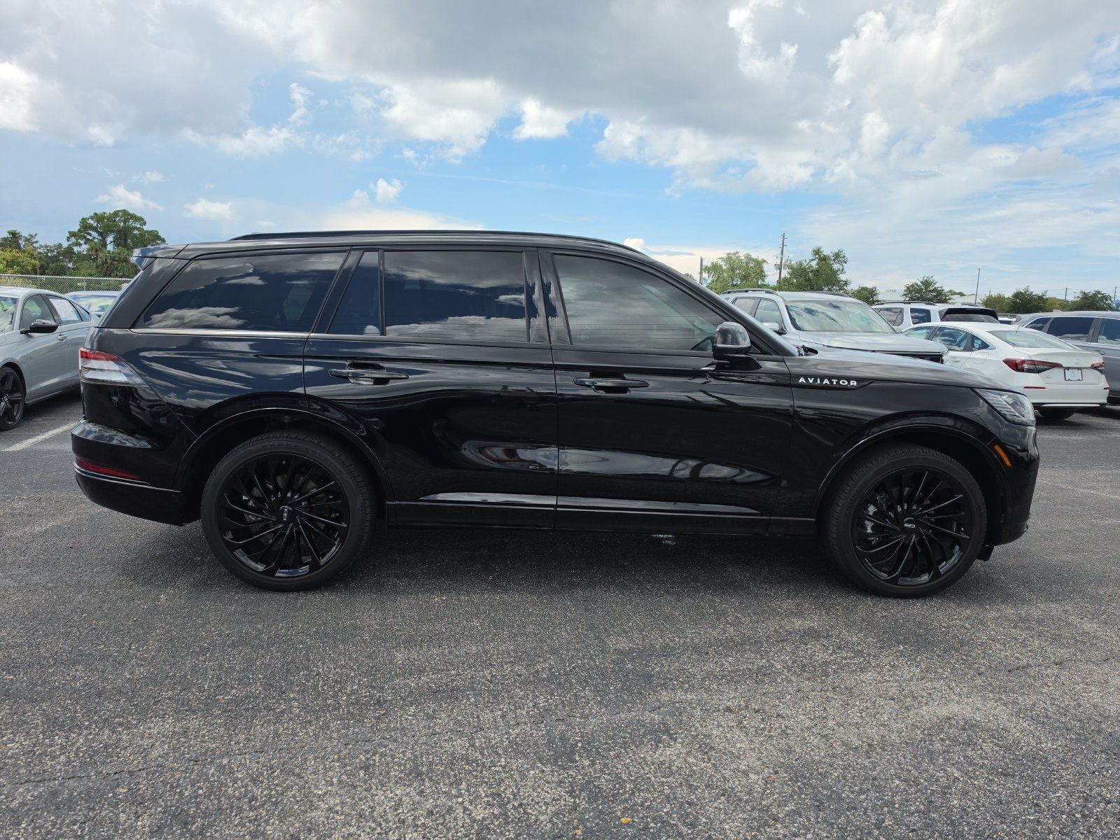 Used 2025 Lincoln Aviator Reserve w/ Jet Appearance Package AWD/4WD image 3