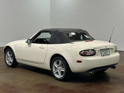 Used 2007 MAZDA MX-5 Miata Sport RWD image 6