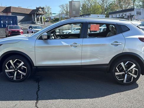 Certified 2021 Nissan Rogue Sport SL w/ Premium Package AWD/4WD image 4