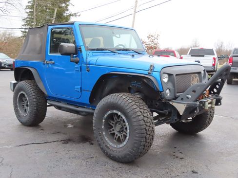 Used 2016 Jeep Wrangler Rubicon w/ Power Convenience Group image 8