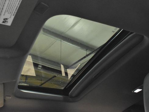 Used 2021 GMC Sierra 1500 SLT w/ SLT Convenience Package image 5