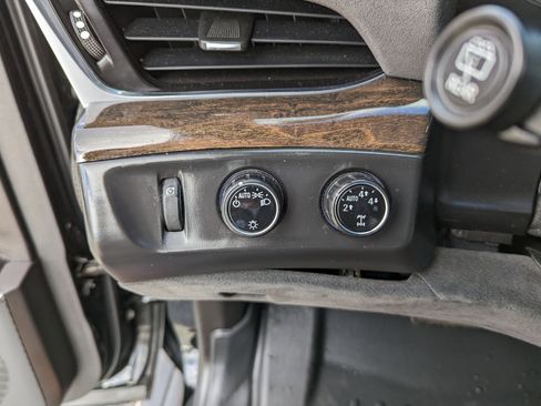 Used 2016 Cadillac Escalade Platinum image 14