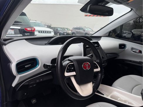 Used 2016 Toyota Prius Four w/ Advanced Technology Package image 23