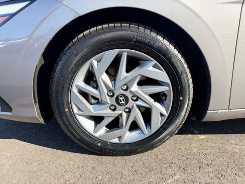 Used 2024 Hyundai Elantra SEL FWD image 8