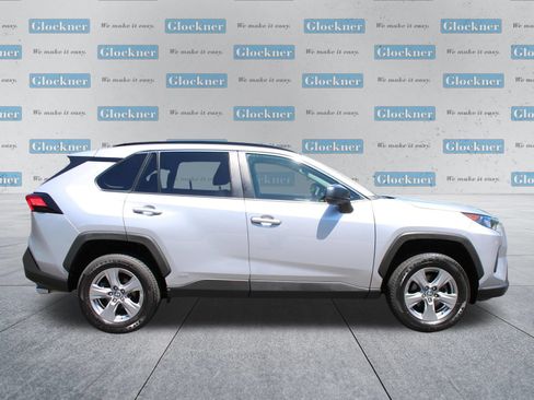 Used 2022 Toyota RAV4 LE AWD/4WD image 4