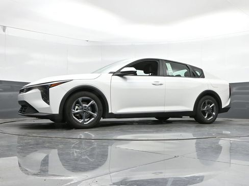 Used 2025 Kia K4 FWD image 44