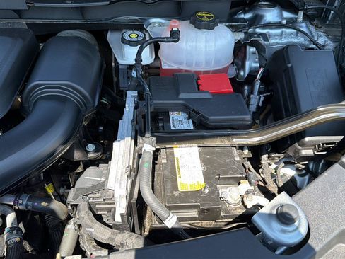 Used 2025 Chevrolet Traverse LT FWD image 37