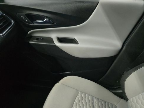 Used 2021 Chevrolet Equinox LS image 37