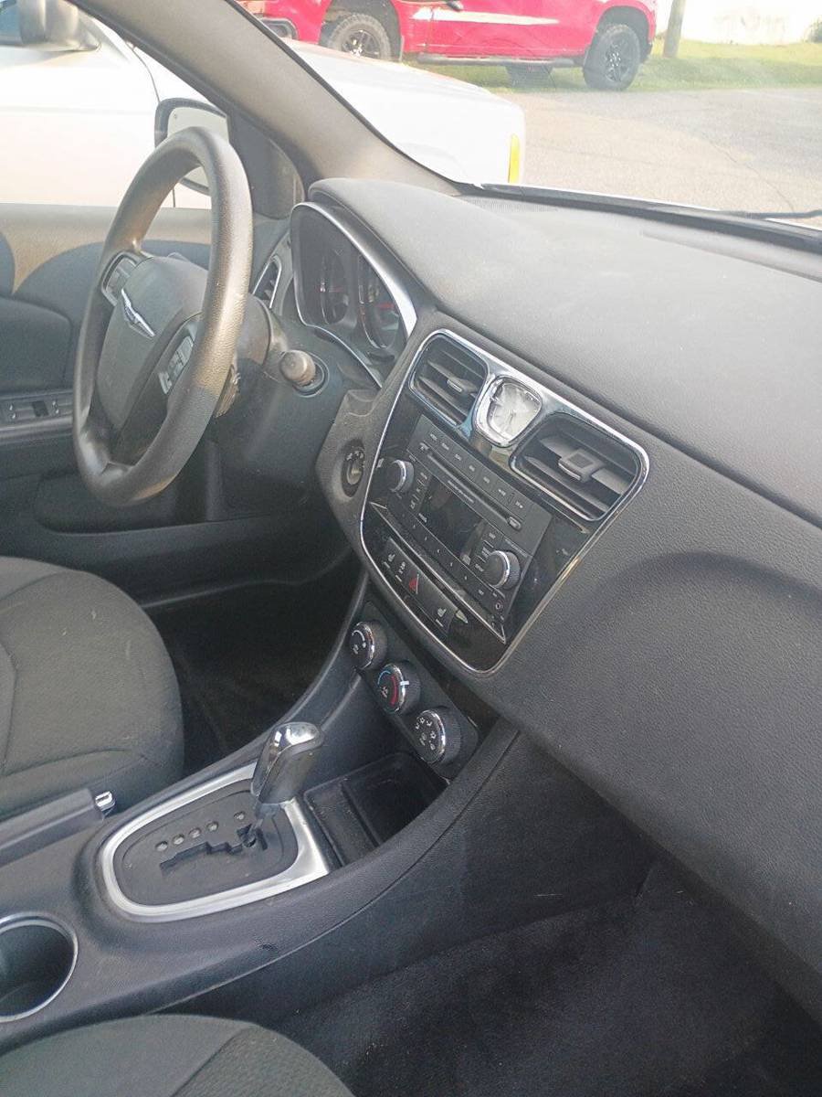 Used 2011 Chrysler 200 LX FWD image 15