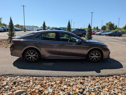 Used 2023 Toyota Camry SE image 6