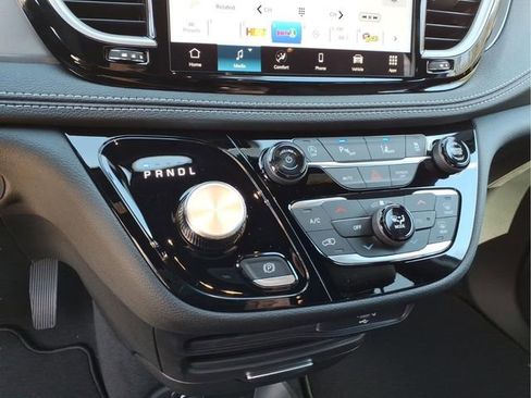 New 2026 Chrysler Pacifica Select FWD image 23