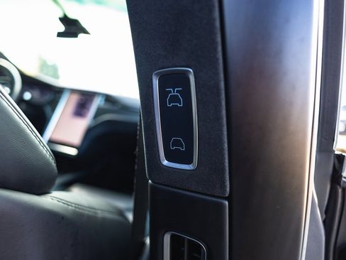 Used 2017 Tesla Model X 100D image 41