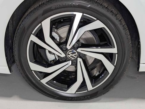 Used 2025 Volkswagen Jetta SEL image 3