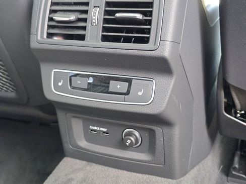 Used 2023 Audi Q5 2.0T Prestige w/ Prestige Package image 38