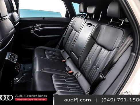 Used 2022 Audi e-tron Chronos image 8