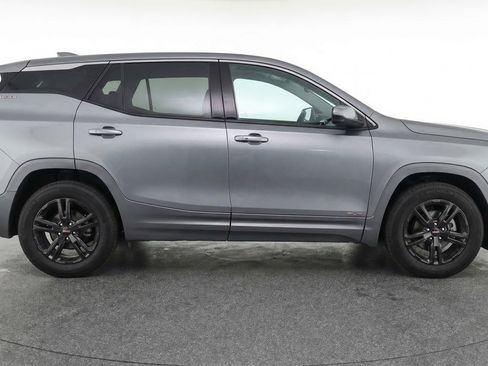 Used 2024 GMC Terrain SLE image 11