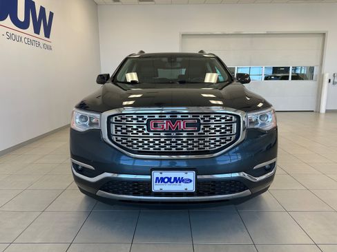 Used 2019 GMC Acadia Denali AWD/4WD image 3