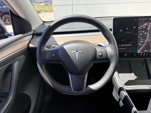 Used 2024 Tesla Model Y 2WD image 16