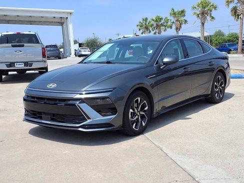 Used 2025 Hyundai Sonata SEL FWD image 4