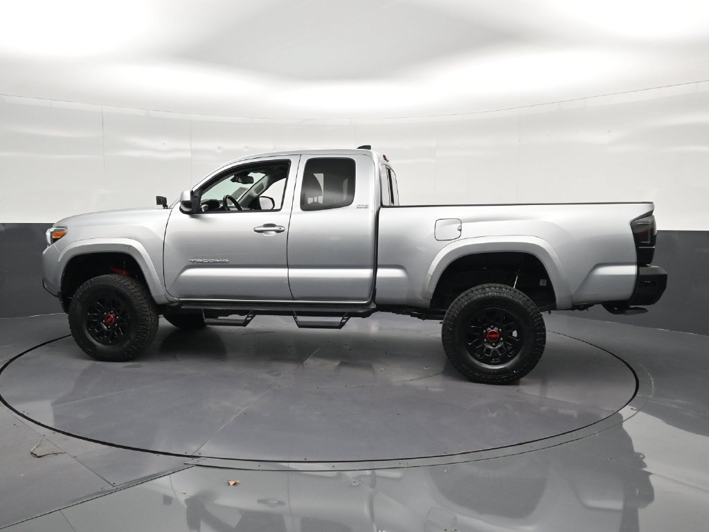 Used 2022 Toyota Tacoma SR5 AWD/4WD image 8