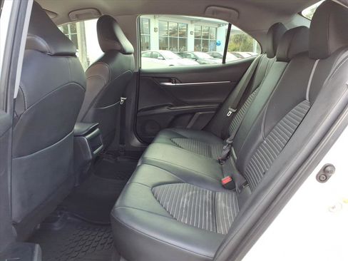 Used 2018 Toyota Camry SE image 6
