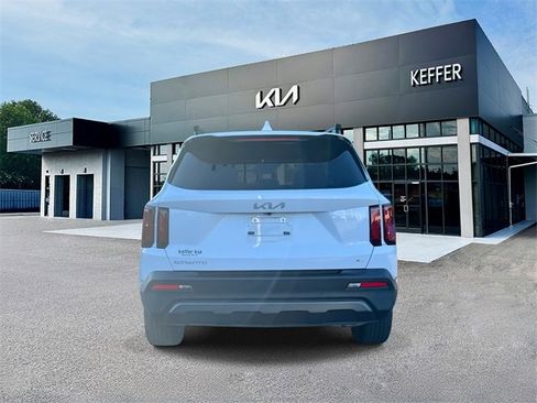 Certified 2023 Kia Sorento S image 7
