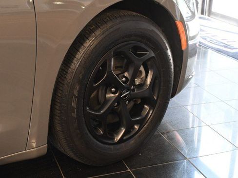Used 2022 Chrysler Pacifica Touring-L w/ S Appearance Package FWD image 41