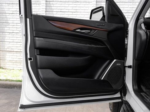 Used 2020 Cadillac Escalade Premium Luxury image 46