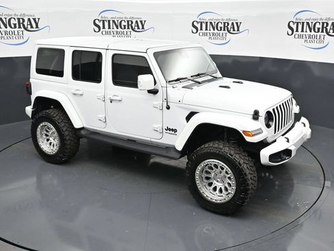 Used 2022 Jeep Wrangler Unlimited Sahara AWD/4WD image 18