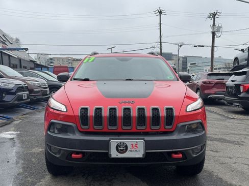 Used 2017 Jeep Cherokee Trailhawk image 9