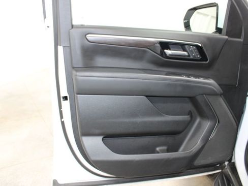Used 2025 Chevrolet Suburban LT image 21