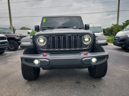 Used 2025 Jeep Gladiator Rubicon w/ Safety Group AWD/4WD image 2