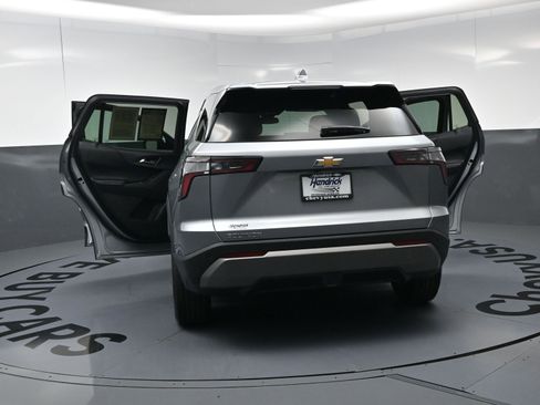 Used 2026 Chevrolet Equinox LT FWD image 27