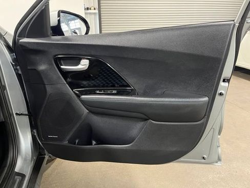 Used 2019 Kia Niro EX Premium FWD image 12