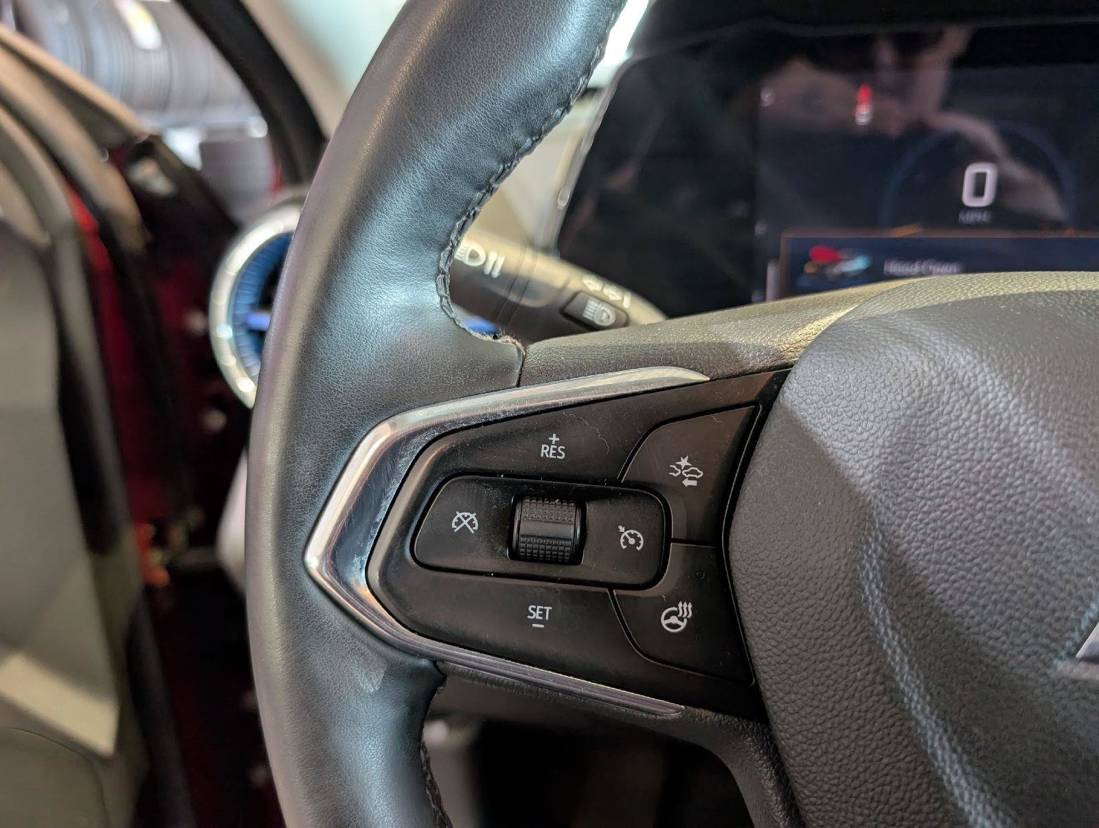 Used 2025 Chevrolet Trax LT w/ LT Convenience Package FWD image 16