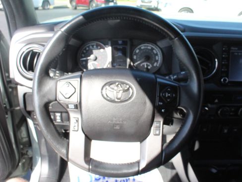 Used 2022 Toyota Tacoma TRD Off-Road AWD/4WD image 16