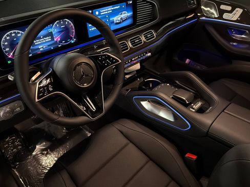 New 2026 Mercedes-Benz GLS 450 4MATIC image 9
