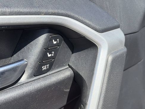 Used 2019 Toyota RAV4 XLE Premium w/ Cold Weather Package AWD/4WD image 19