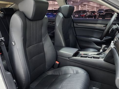 Used 2018 Honda Accord Touring image 24