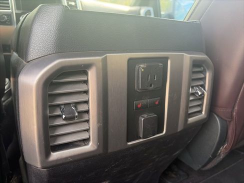 Used 2015 Ford F150 Platinum w/ Equipment Group 701A Luxury image 26