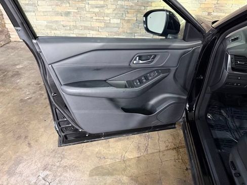 Certified 2025 Nissan Rogue SV w/ SV Premium Package FWD image 9