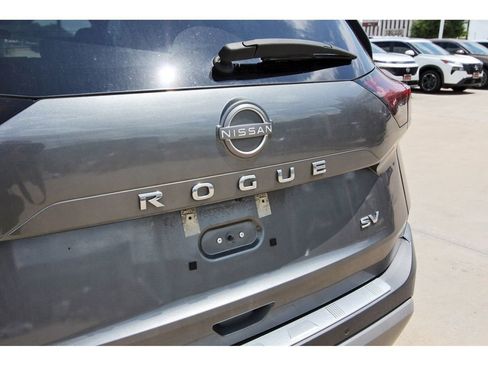 Used 2023 Nissan Rogue SV w/ SV Premium B Package FWD image 8