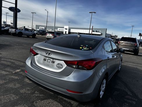 Used 2016 Hyundai Elantra SE image 5