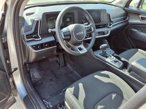Used 2023 Kia Sportage LX image 5