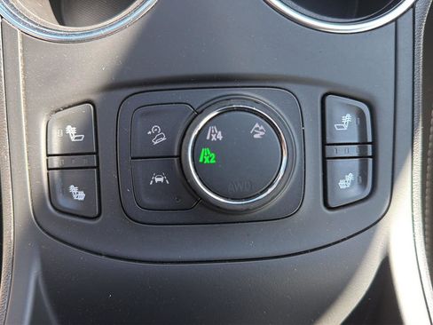 Used 2024 GMC Terrain SLT AWD/4WD image 32