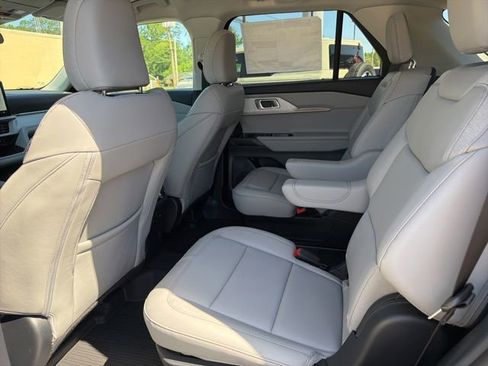 New 2026 Ford Explorer Active RWD image 8